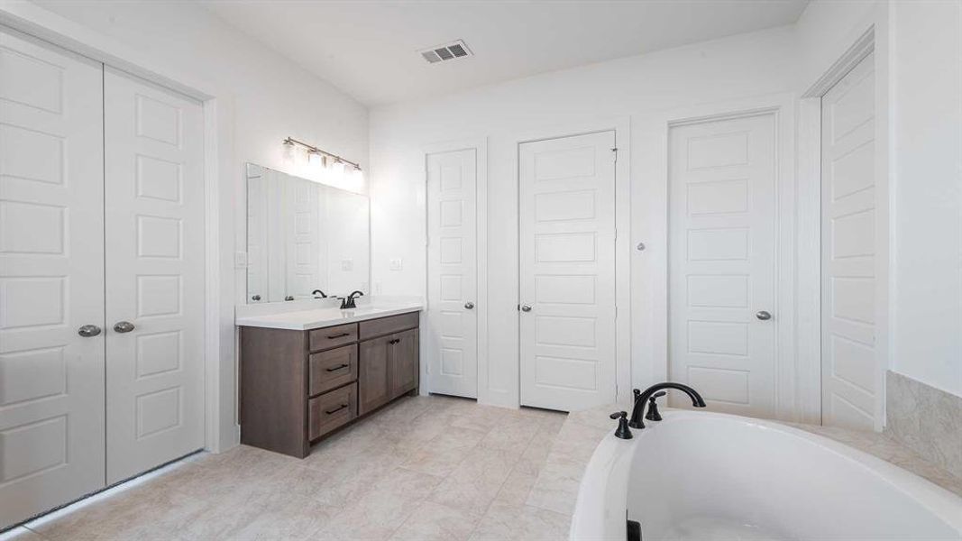 Furnished interior view inside a new home in Mosaic 50', Celina (Image 14). Furnished interior view inside a new home in Mosaic 50', Celina (Image 14).