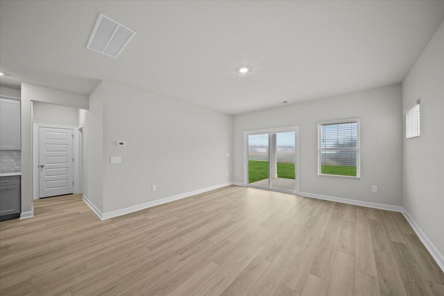 Spacious, unfurnished interior of a new home in Village at White Pine, Pendleton (Image 11).