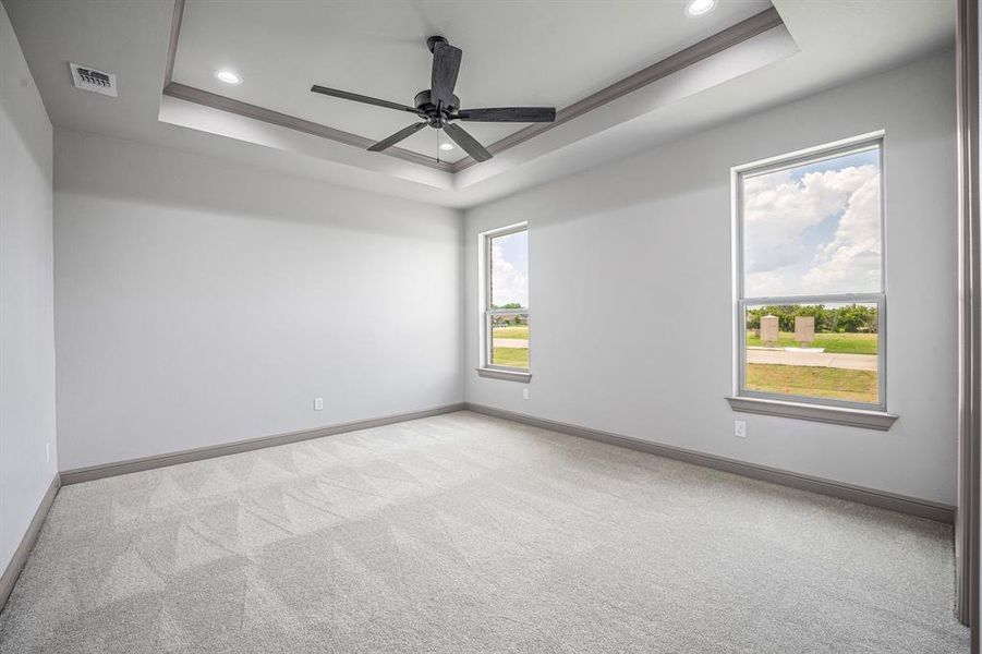 Spacious, unfurnished interior of a new home in Pecan Plantation, Granbury (Image 31).