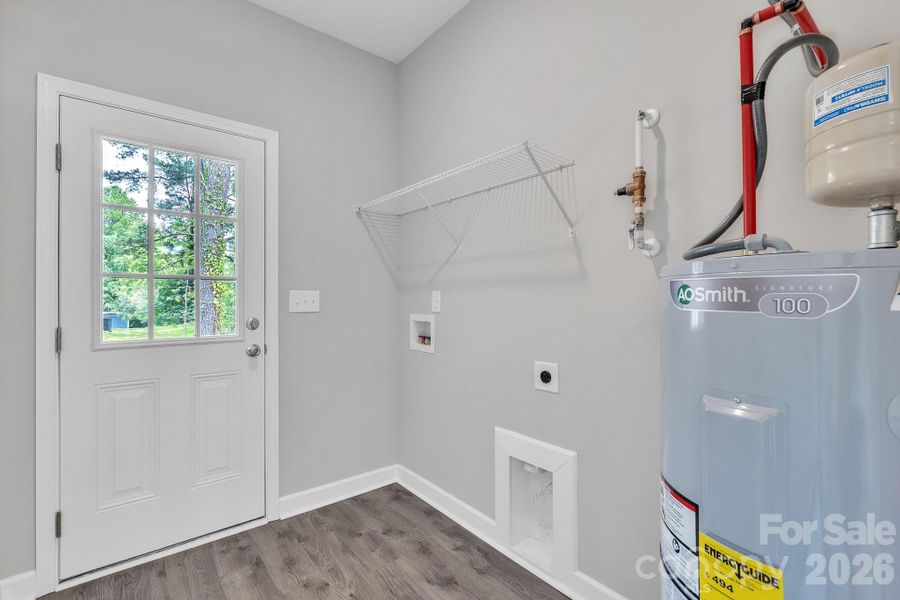 Spacious, unfurnished interior of a new home in , Salisbury (Image 33).