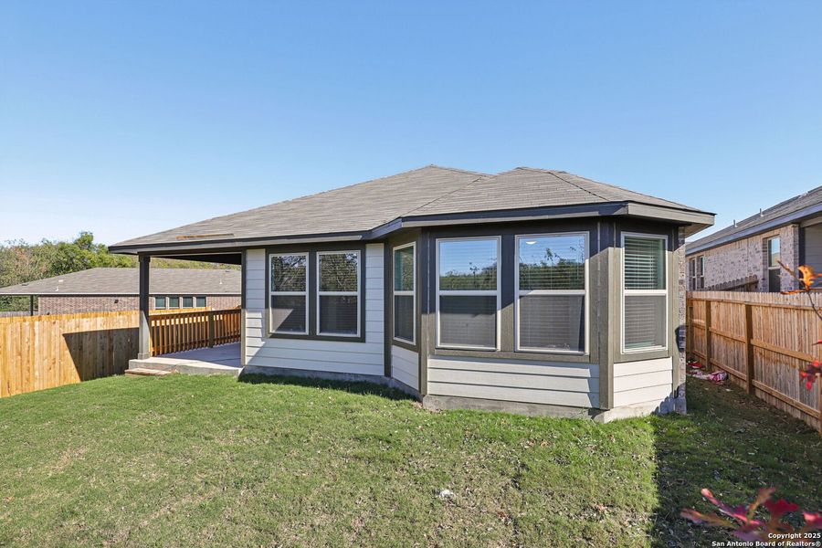 Exterior details and patio area of a home in Comanche Ridge, San Antonio (Image 3).