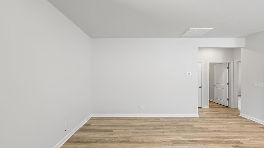 Spacious, unfurnished interior of a new home in Carolina Groves, Moncks Corner (Image 13).