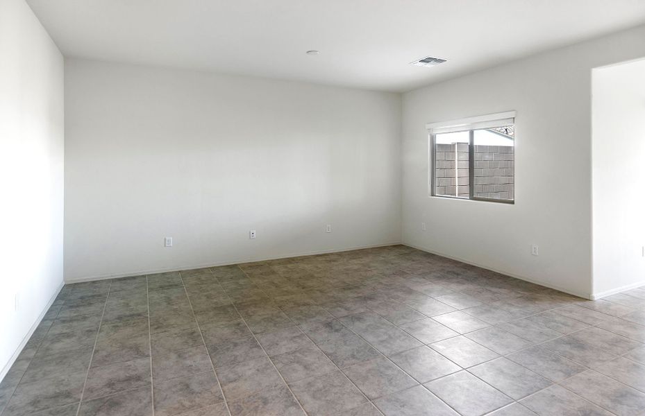 Spacious, unfurnished interior of a new home in Copper Falls, Buckeye (Image 15).
