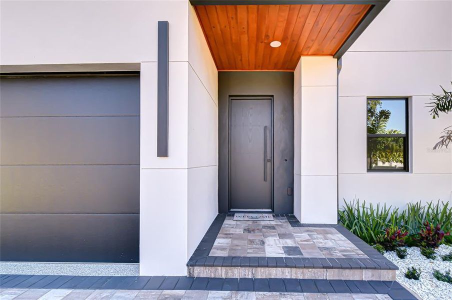 Exterior details and patio area of a home in , Tampa (Image 44).