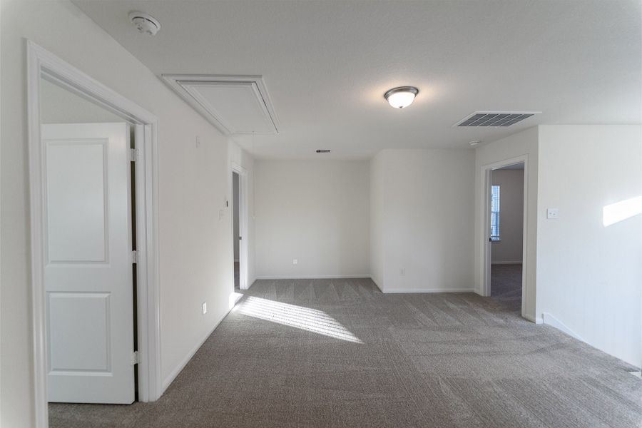 Spacious, unfurnished interior of a new home in Cielo, Conroe (Image 12).
