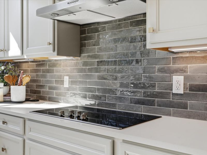 Representative interior finishes for a home built from the Bellamy by Tri Pointe Homes in Bellflower, Charlotte (Image 19).