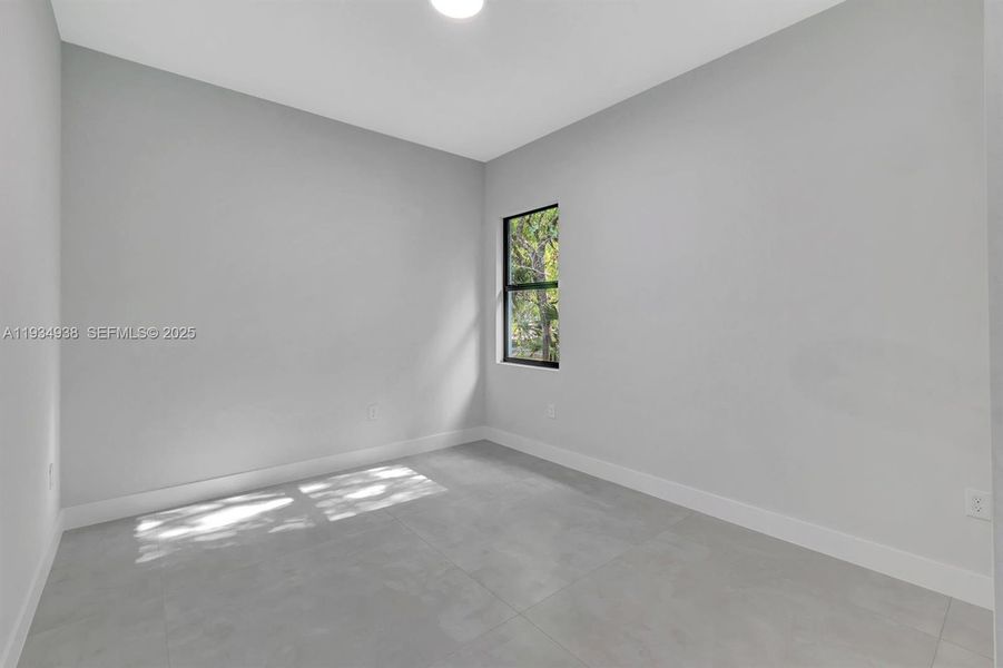 Spacious, unfurnished interior of a new home in , Naples (Image 29).