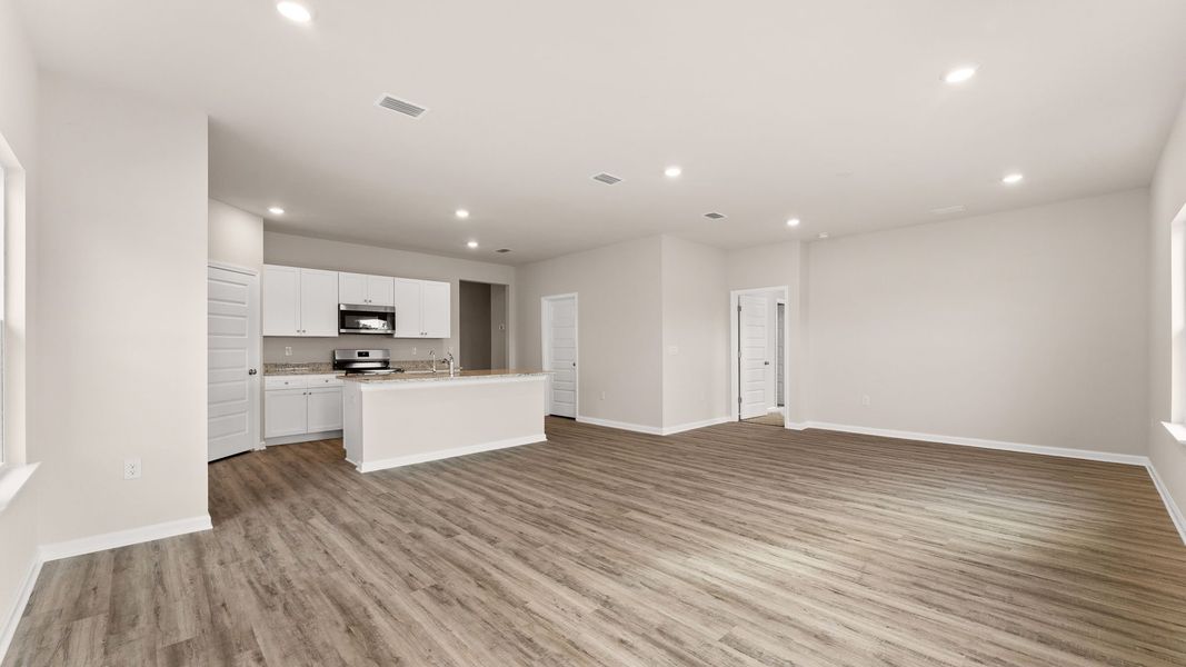 Spacious, unfurnished interior of a new home in Liberty, Panama City (Image 19).