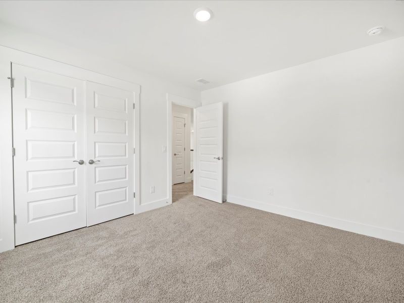 Spacious, unfurnished interior of a new home in The Coves at Lakes of Cane Bay, Summerville (Image 38).