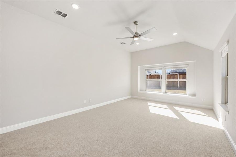 Spacious, unfurnished interior of a new home in Terracina, Rockwall (Image 27).