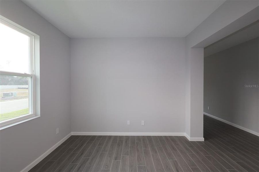 Spacious, unfurnished interior of a new home in Bay Lake Farms, St. Cloud (Image 17).