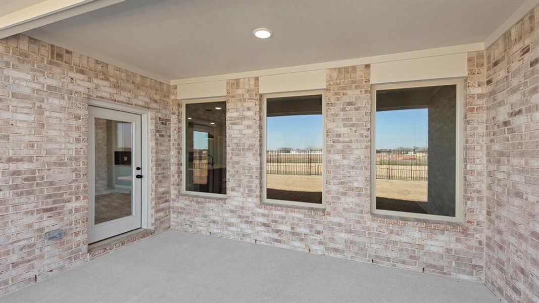 25. 9305 Shadow - Patio 25. 9305 Shadow - Patio