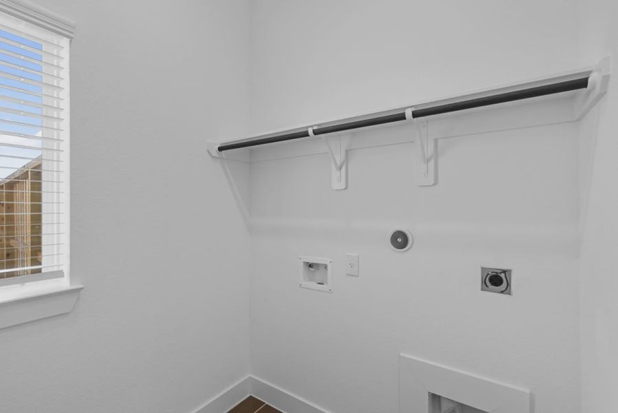 Representative unfurnished interior of a home built from the St Andrews by Chesmar Homes in Riceland Alley Loads, Mont Belvieu (Image 25).