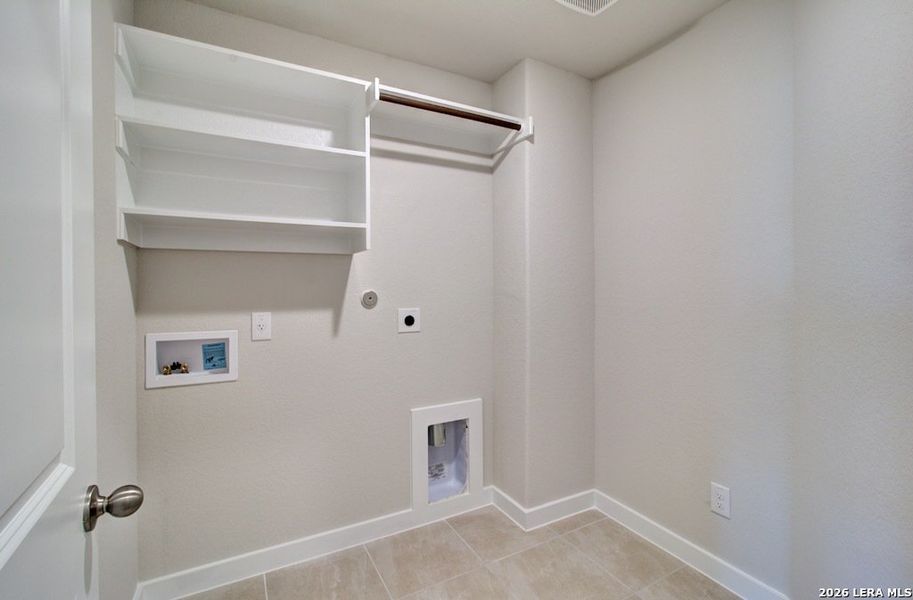 Spacious, unfurnished interior of a new home in Prairie Green, Converse (Image 20).