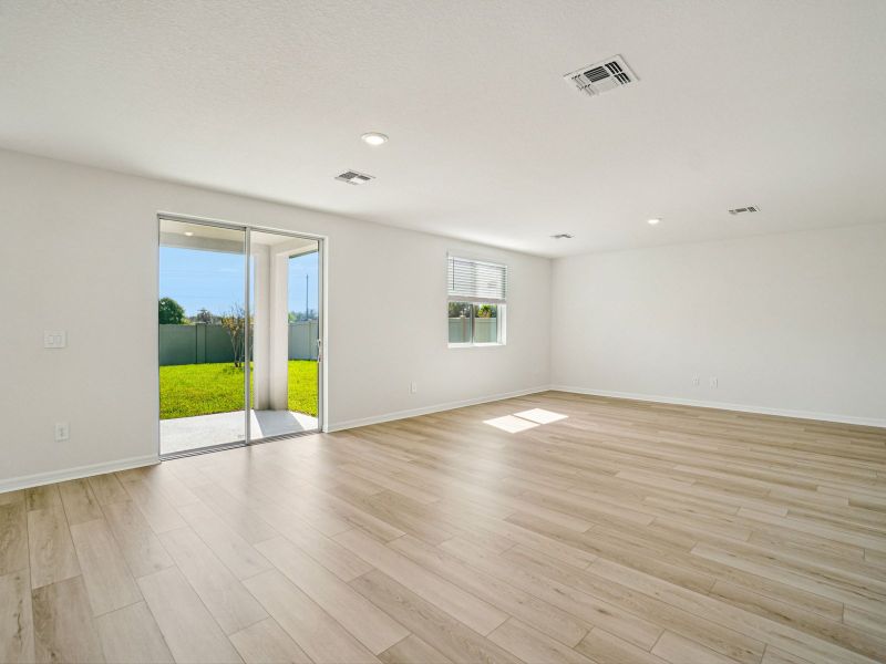 Spacious, unfurnished interior of a new home in Two Rivers - Classic Series, Zephyrhills (Image 10).