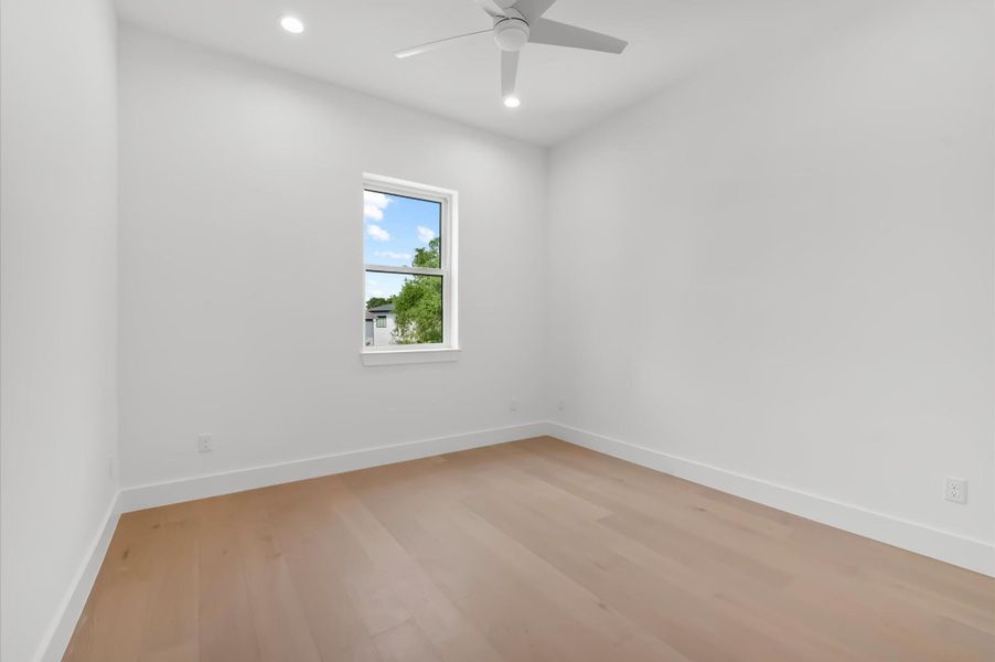Secondary bedroom. Secondary bedroom.