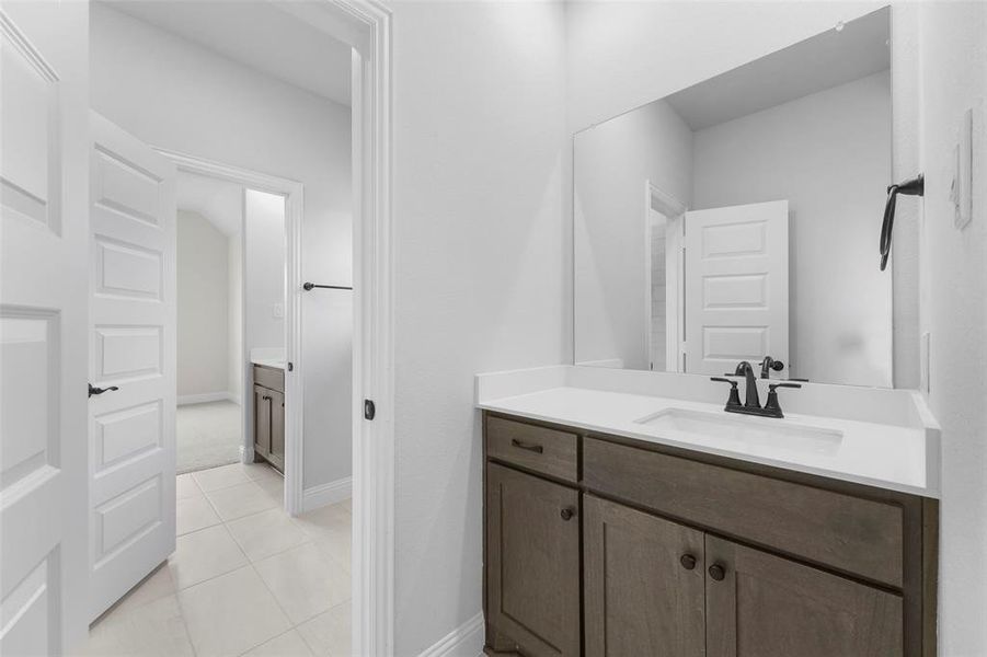 Furnished interior view inside a new home in , Waxahachie (Image 11).