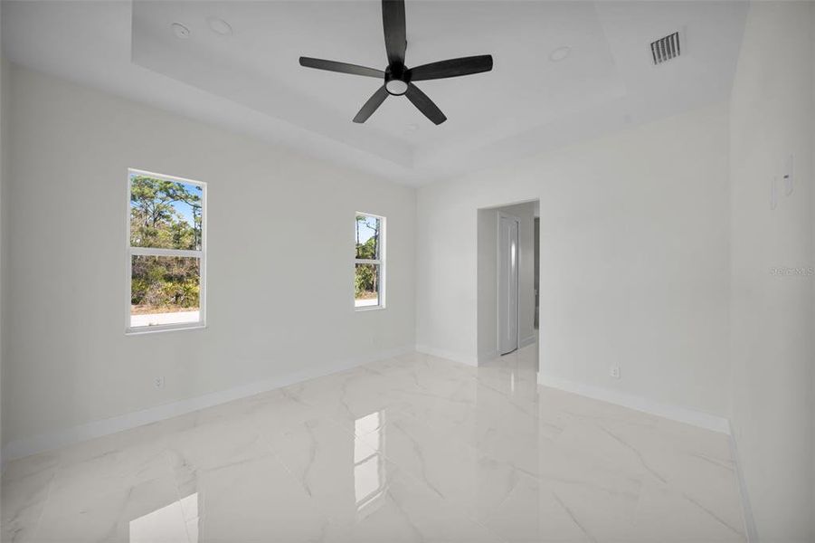 Spacious, unfurnished interior of a new home in , Punta Gorda (Image 38).