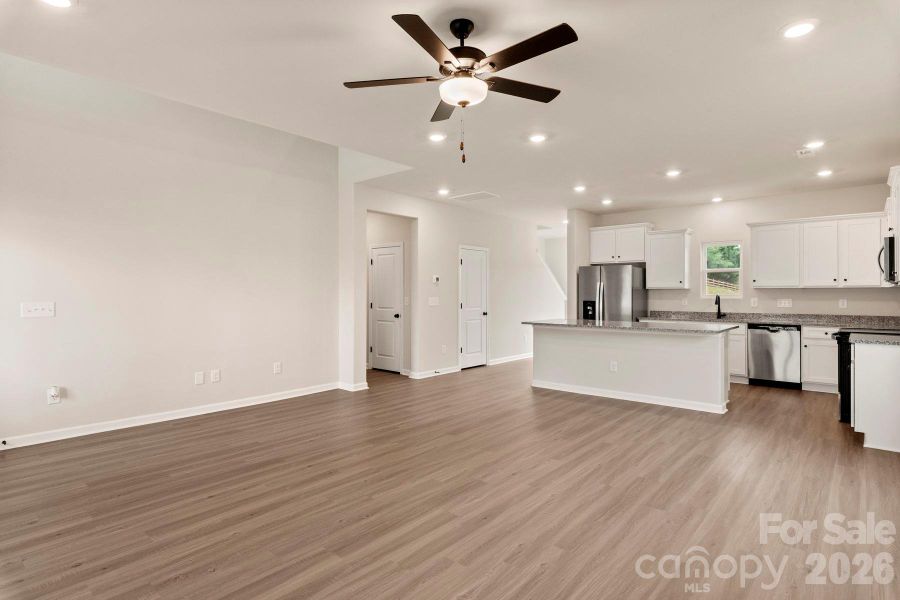 Spacious, unfurnished interior of a new home in Stagecoach Station, Gastonia (Image 16).