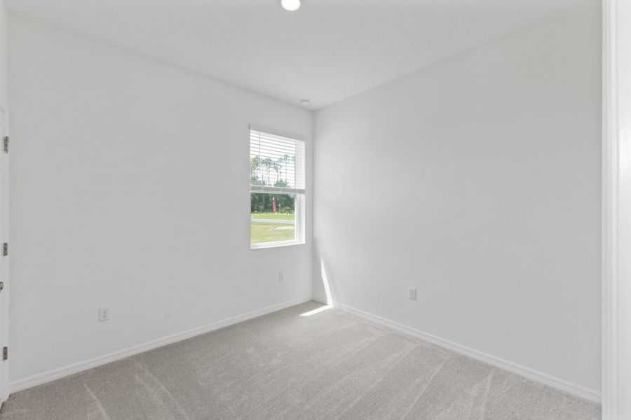 Spacious, unfurnished interior of a new home in Mirror Lake Village, Fruitland Park (Image 16).