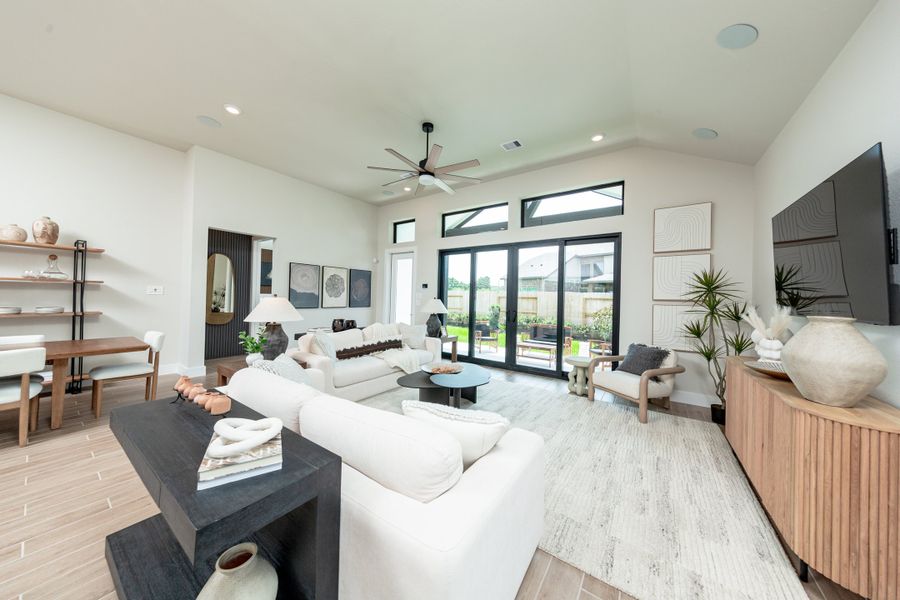 Representative furnished interior of a home built from the Crockett by Beazer Homes in Ellwood, Iowa Colony (Image 10).