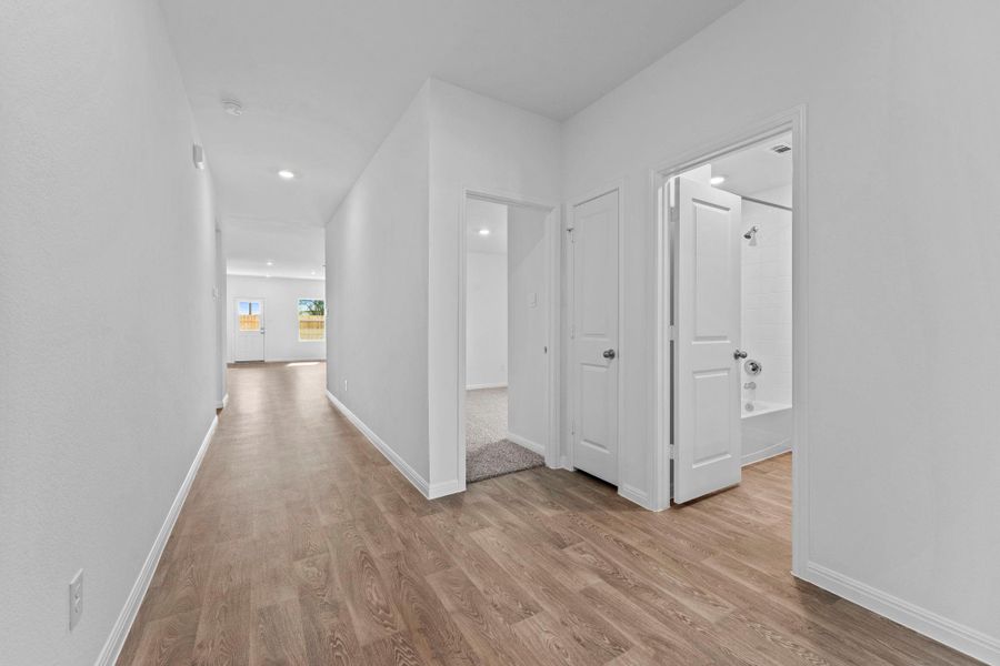 Spacious, unfurnished interior of a new home in Paramount, Kyle (Image 26).