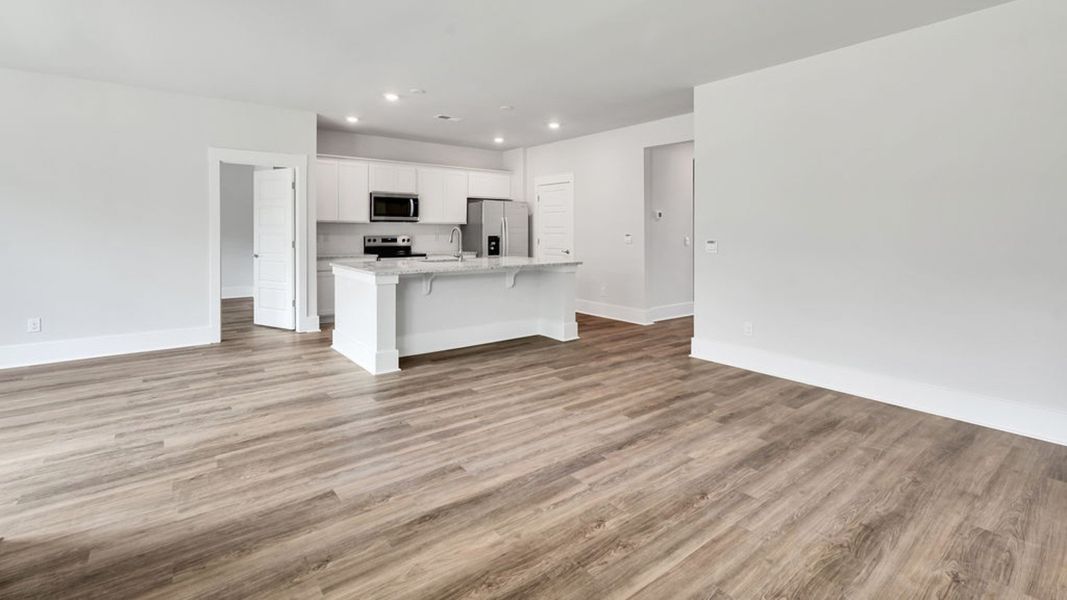 Spacious, unfurnished interior of a new home in Rolling Hills, Bolivia (Image 23).