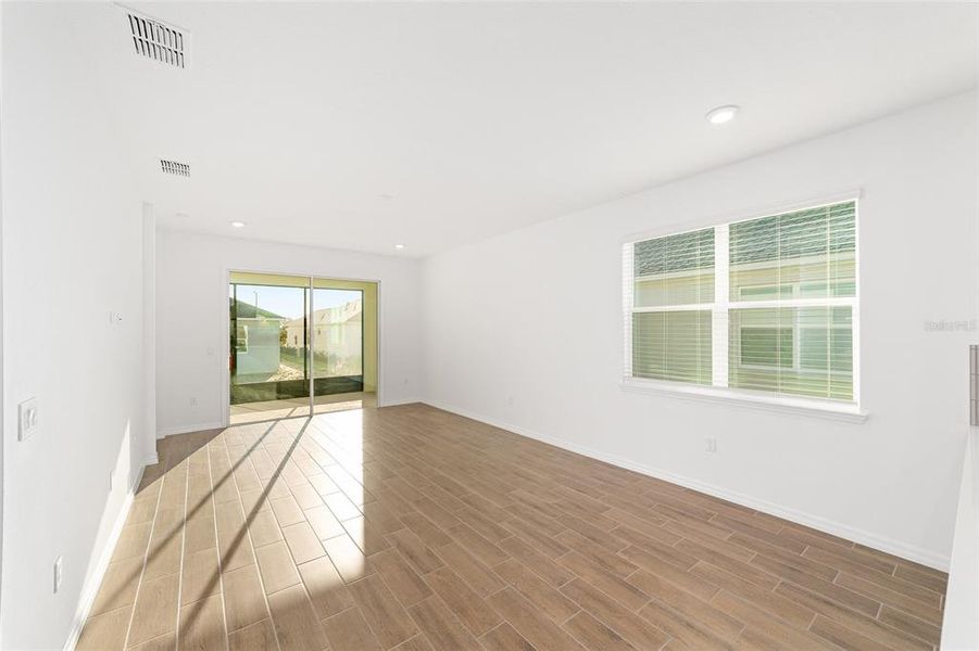 Spacious, unfurnished interior of a new home in , Ocala (Image 32).