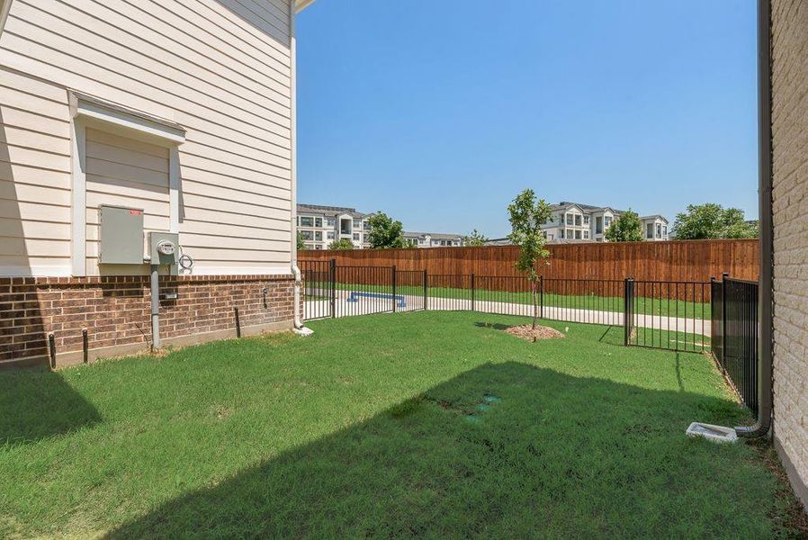 Exterior details and patio area of a home in Bayside, Rowlett (Image 25).