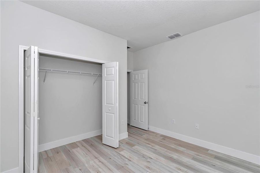 Spacious, unfurnished interior of a new home in , Citrus Springs (Image 22).