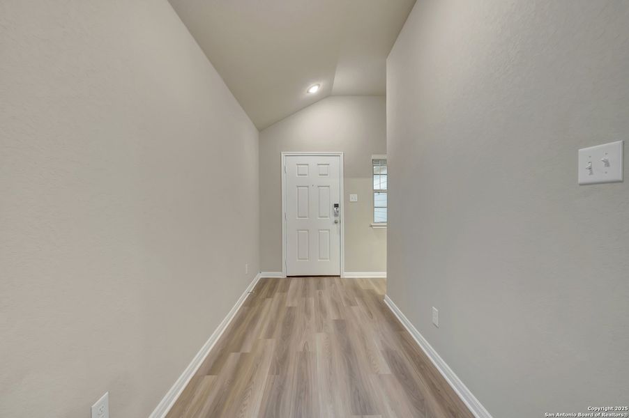 Spacious, unfurnished interior of a new home in Park Place, New Braunfels (Image 17).