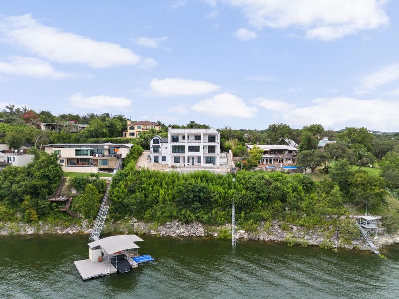 Condo located in Lakeway, TX showcasing its design and architecture (Image 4).