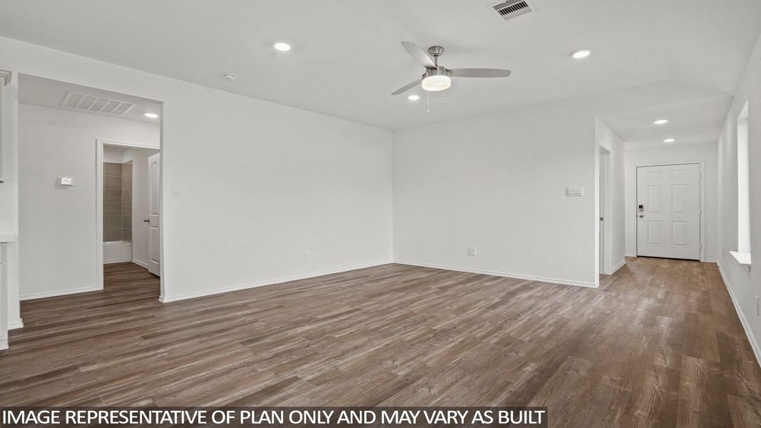 Spacious, unfurnished interior of a new home in Cypress Green, Tomball (Image 16).