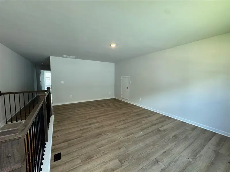 Spacious, unfurnished interior of a new home in Rosewood Lake Preserve, Hoschton (Image 23).