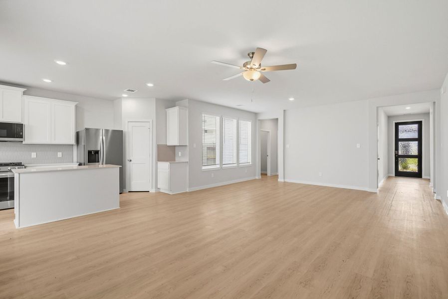 Spacious, unfurnished interior of a new home in Fulshear Lakes, Fulshear (Image 16). Spacious, unfurnished interior of a new home in Fulshear Lakes, Fulshear (Image 16).