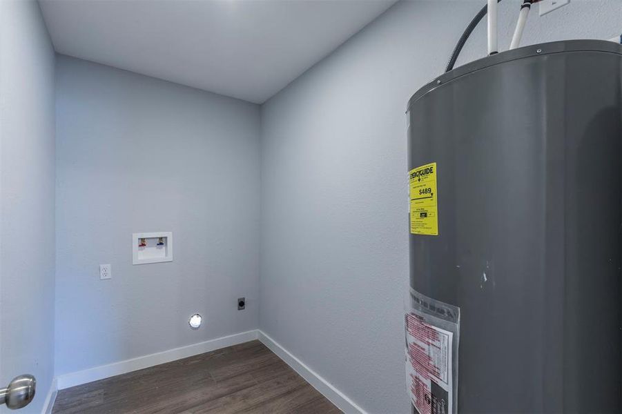 Spacious, unfurnished interior of a new home in , De Leon (Image 25).