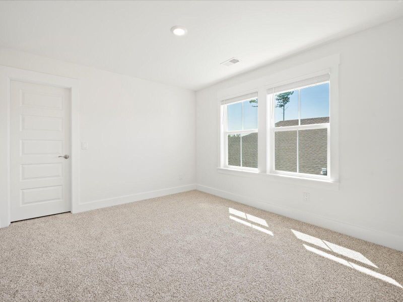 Spacious, unfurnished interior of a new home in , Summerville (Image 24).