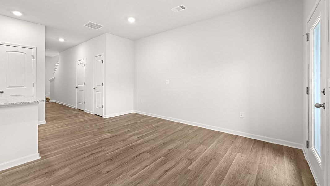 Spacious, unfurnished interior of a new home in Woodbury Park, South Fulton (Image 17).