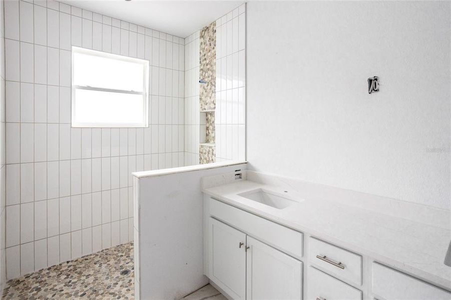 Spacious, unfurnished interior of a new home in , Englewood (Image 17).