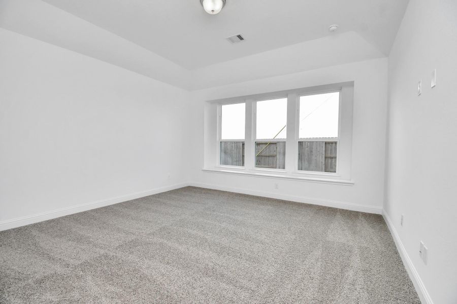 Spacious, unfurnished interior of a new home in Arabella on the Prairie: Heritage Collection, Booth (Image 10).