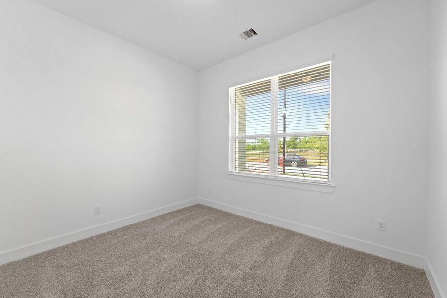 Spacious, unfurnished interior of a new home in Riceland, Mont Belvieu (Image 17).