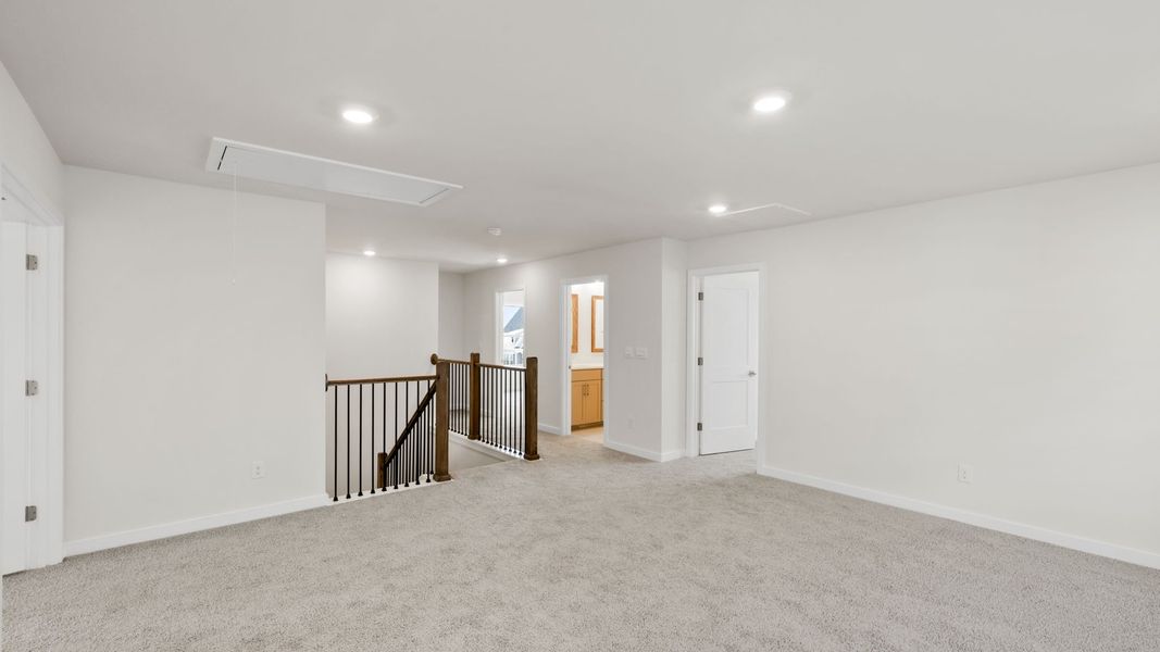 Spacious, unfurnished interior of a new home in Hemlock, Williamston (Image 26).