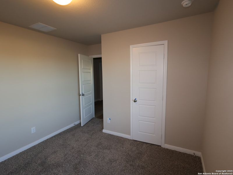 Spacious, unfurnished interior of a new home in Agave, San Antonio (Image 16).