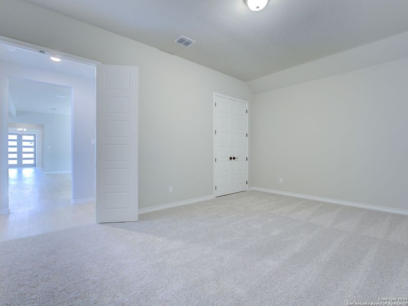 Spacious, unfurnished interior of a new home in Potranco Oaks, Castroville (Image 20). Spacious, unfurnished interior of a new home in Potranco Oaks, Castroville (Image 20).