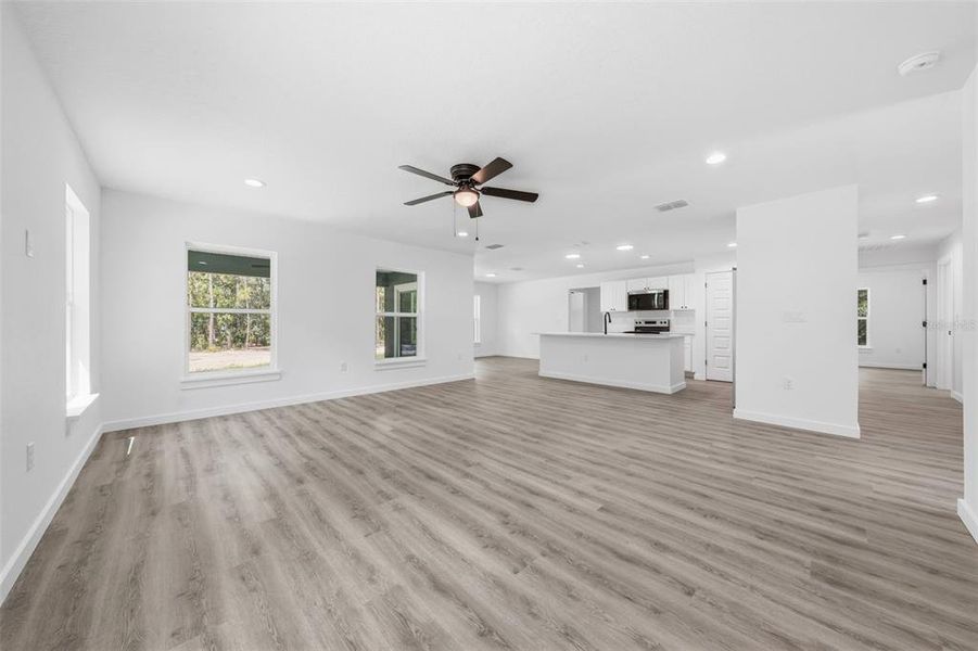 Spacious, unfurnished interior of a new home in , Dunnellon (Image 21).