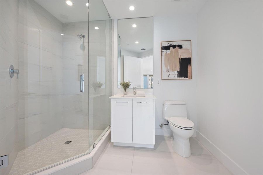 3rd Bath off the Den.