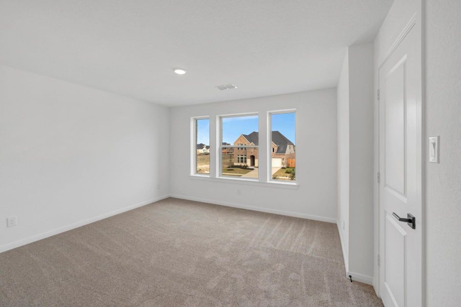 Spacious, unfurnished interior of a new home in Beacon Point at Lago Mar 50’ Homesites, Texas City (Image 27).