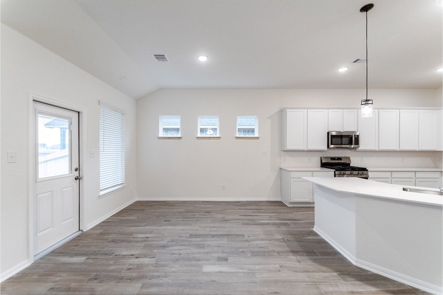 Spacious, unfurnished interior of a new home in Martha's Vineyard, Alvin (Image 21).