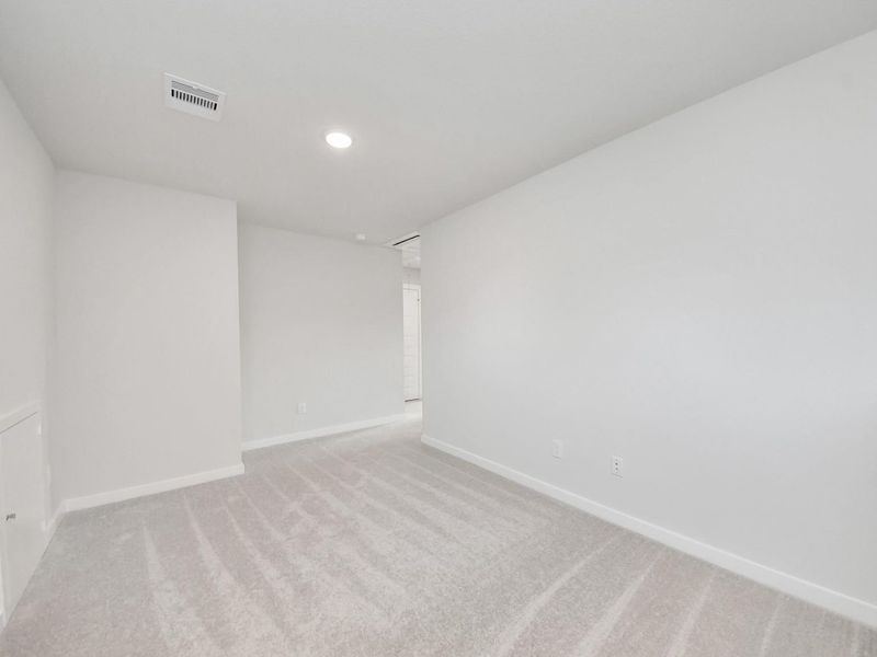 Spacious, unfurnished interior of a new home in Caney Creek Place, Conroe (Image 29).