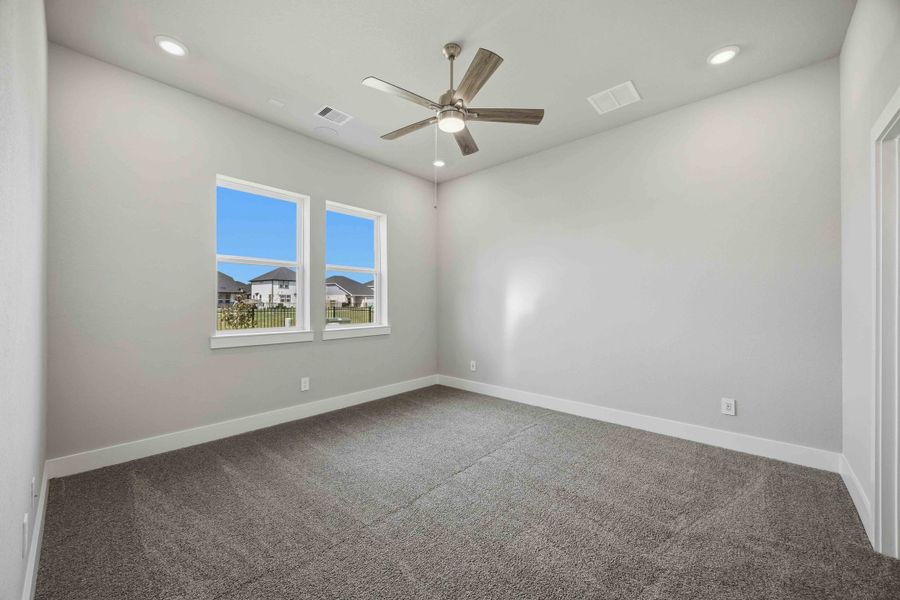 Spacious, unfurnished interior of a new home in Laurel Landing, Alvin (Image 23).